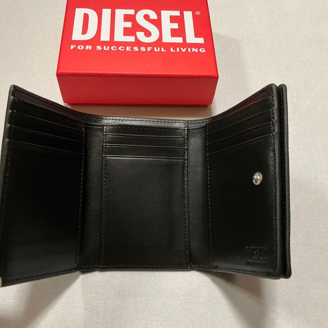洗練されたデザイン　DIESEL TRI-FOLD COINS S X09664