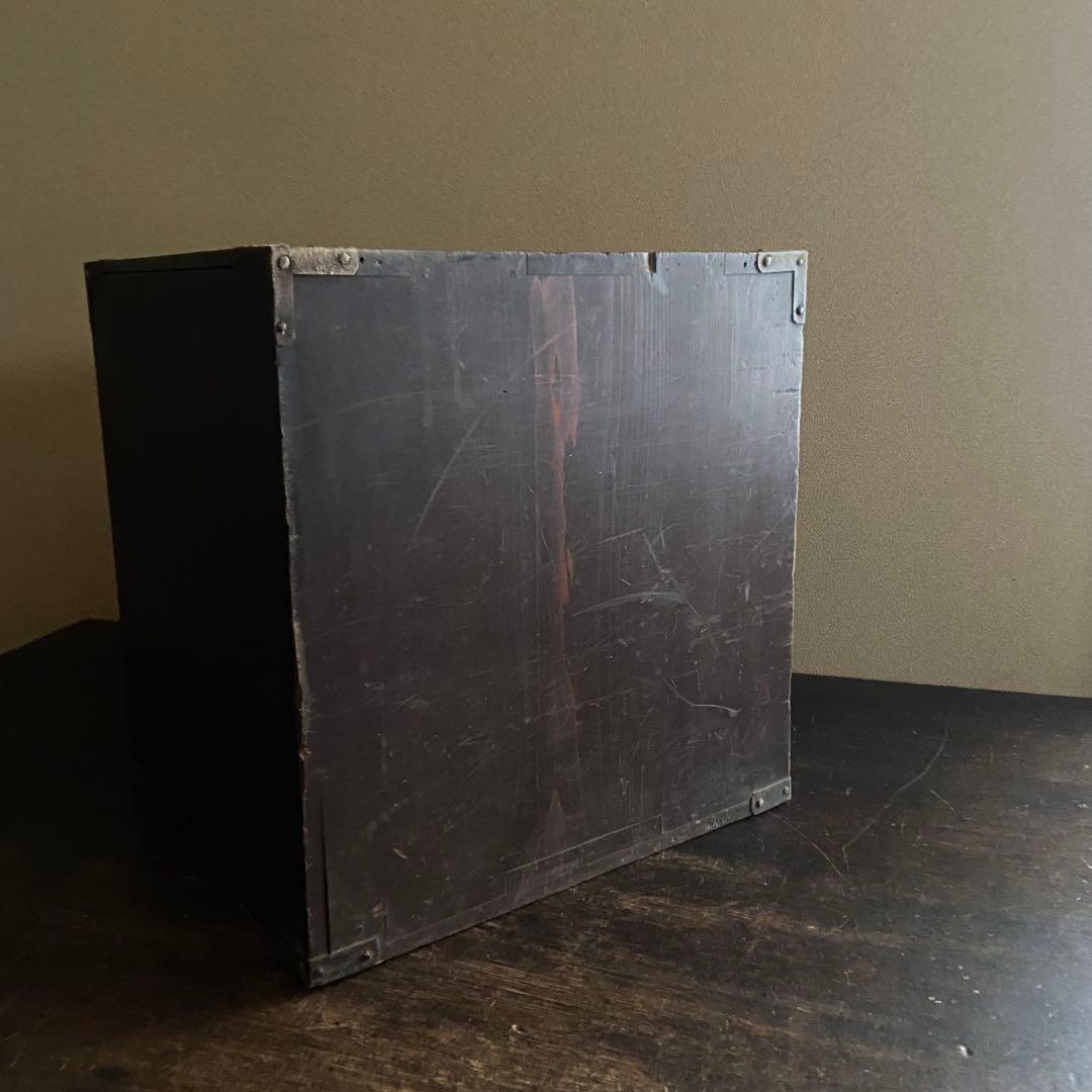 古い小引き出し　年代物　時代家具　　3段　鍵付き