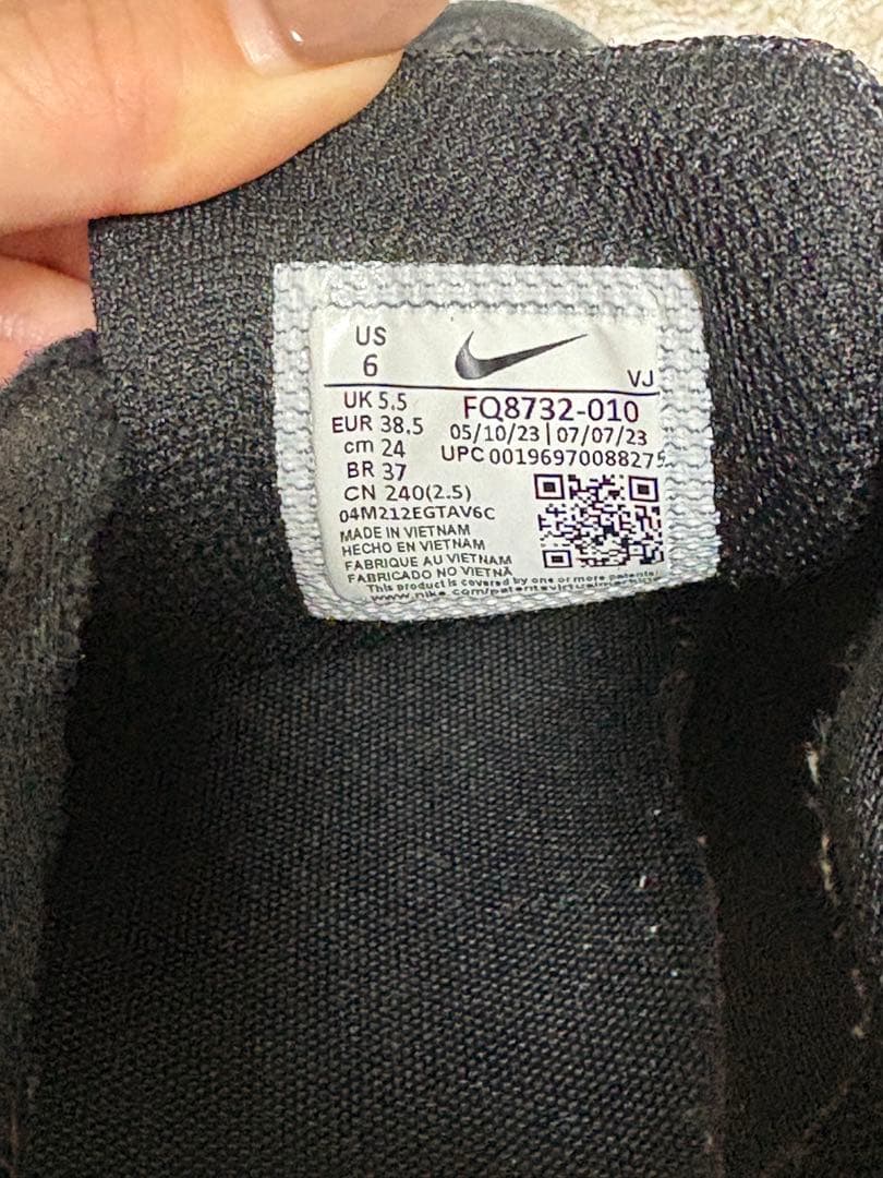 靴 NIKE P6000