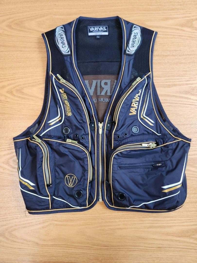z*u様 VARIVAS　ベスト