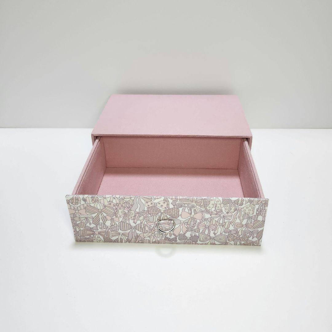 リバティ　ジェニーズリボンズのドールクローゼット