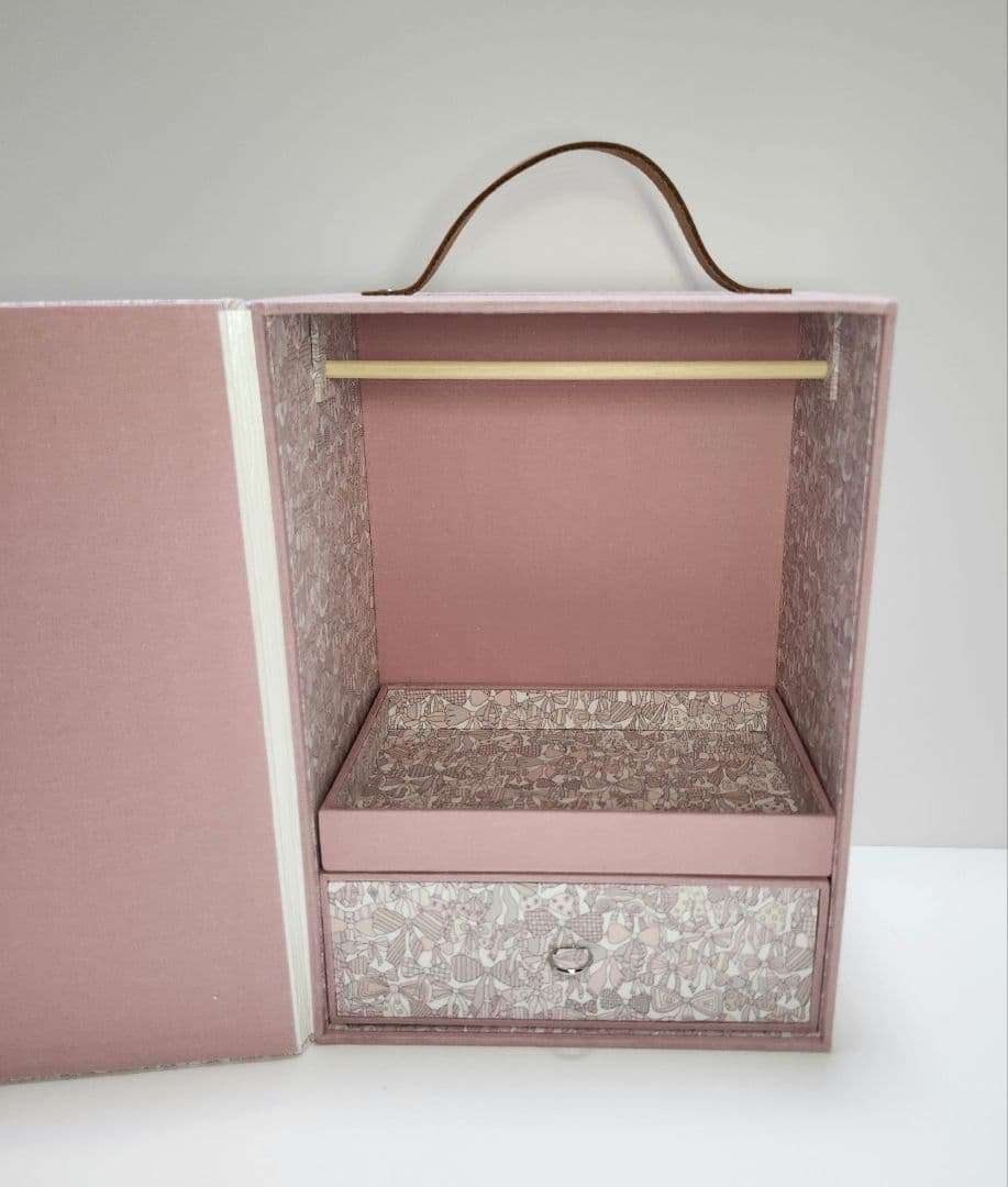 リバティ　ジェニーズリボンズのドールクローゼット