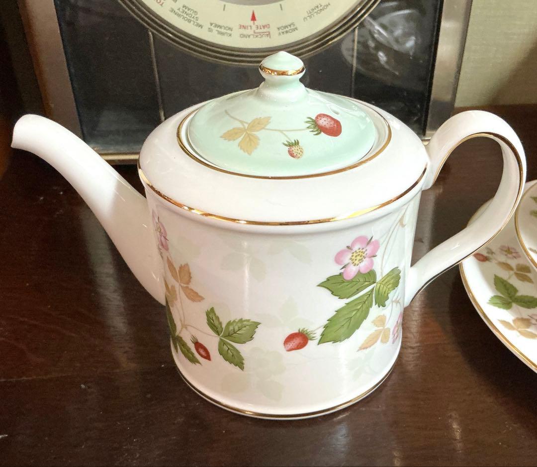 ワイルドストロベリーポット、カップ&ソーサー＆プレート