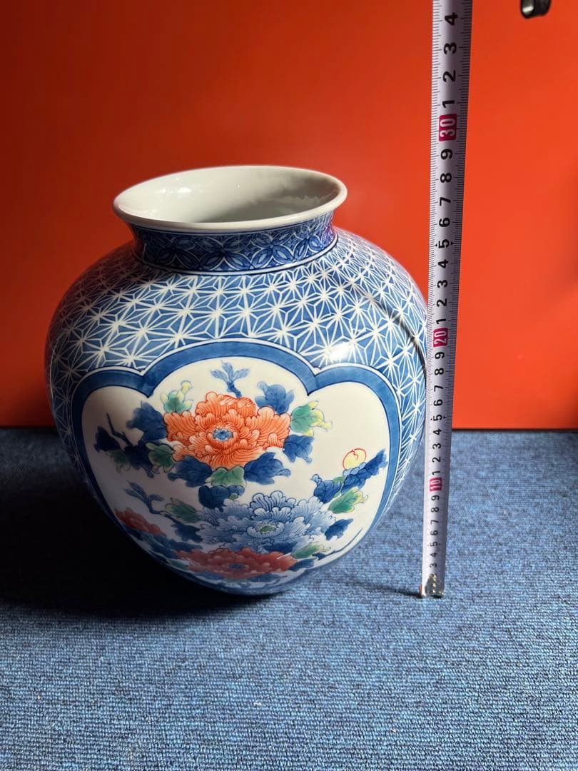 1015 伊万里　色絵梅菊　花瓶