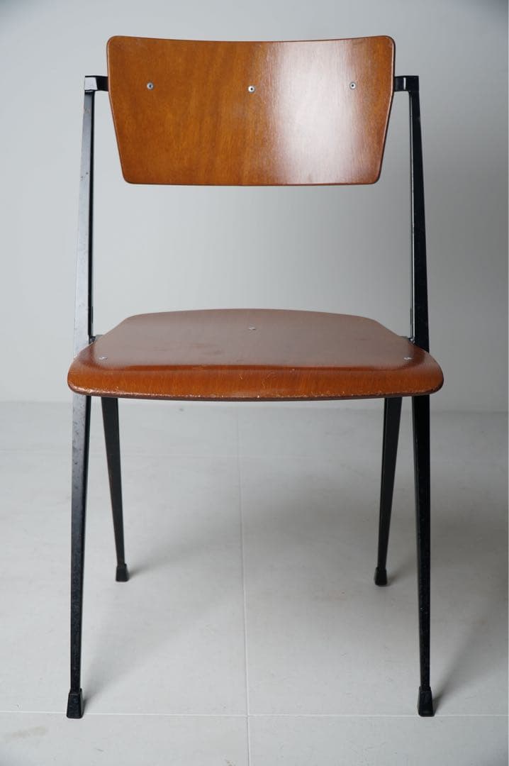 Pyramid Chair（ピラミッドチェアー）