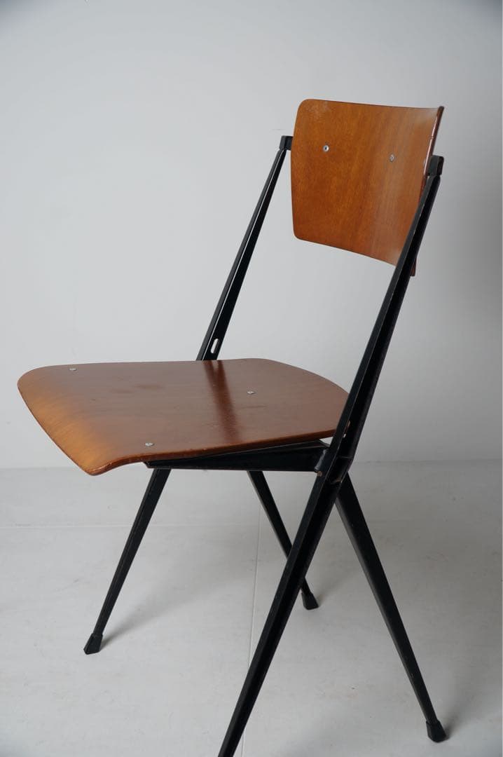 Pyramid Chair（ピラミッドチェアー）