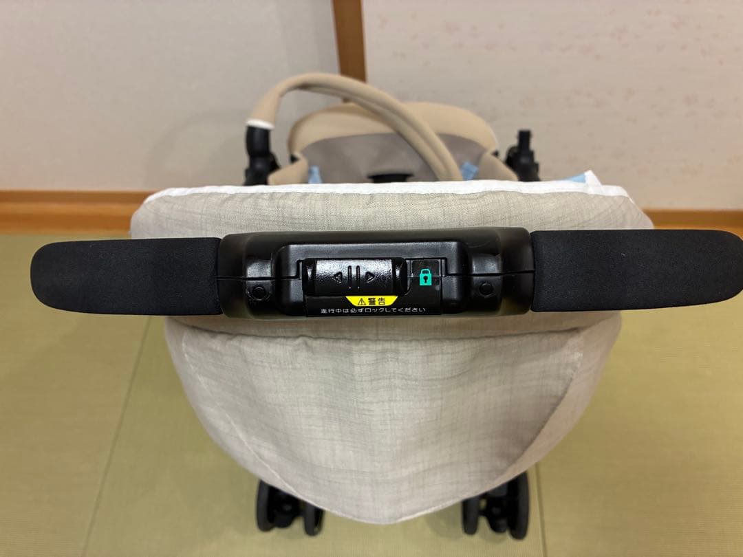 コンビ　メチャカルハンディ　オート4キャス　ベビーカー