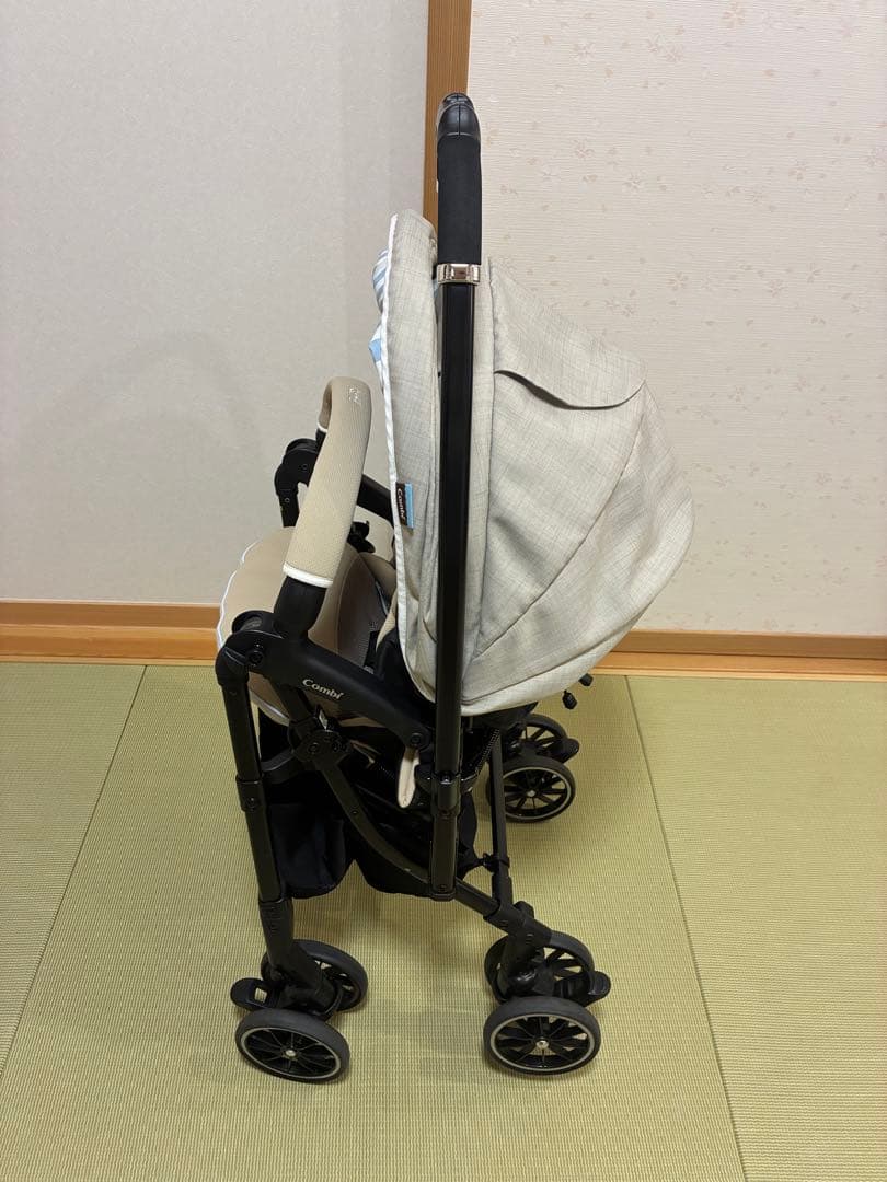 コンビ　メチャカルハンディ　オート4キャス　ベビーカー