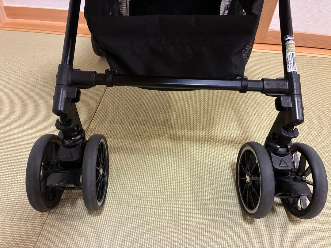 コンビ　メチャカルハンディ　オート4キャス　ベビーカー