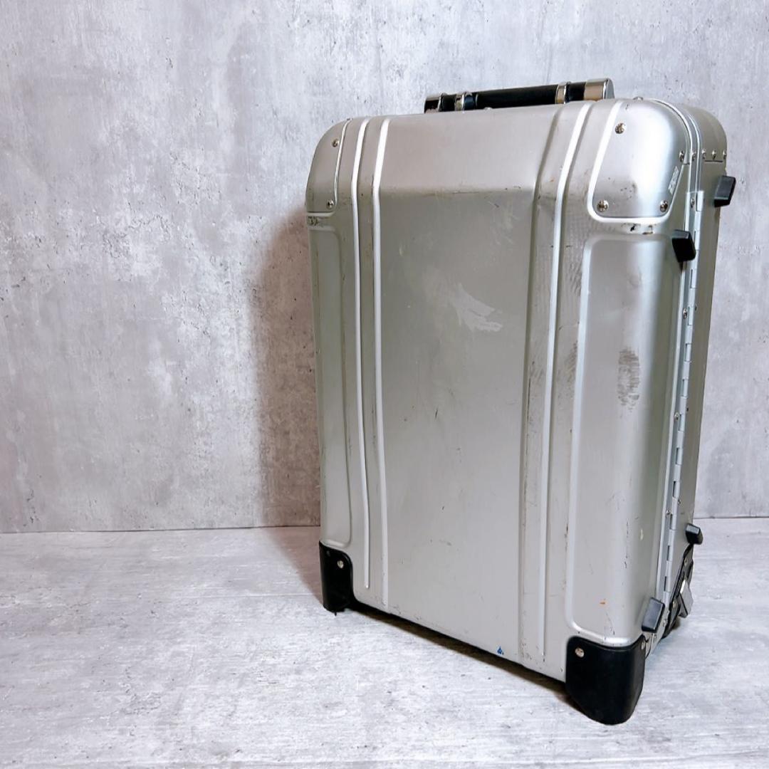 ゼロハリバートン シルバー スーツケース　アルミ　機内持ち込み用　2輪
