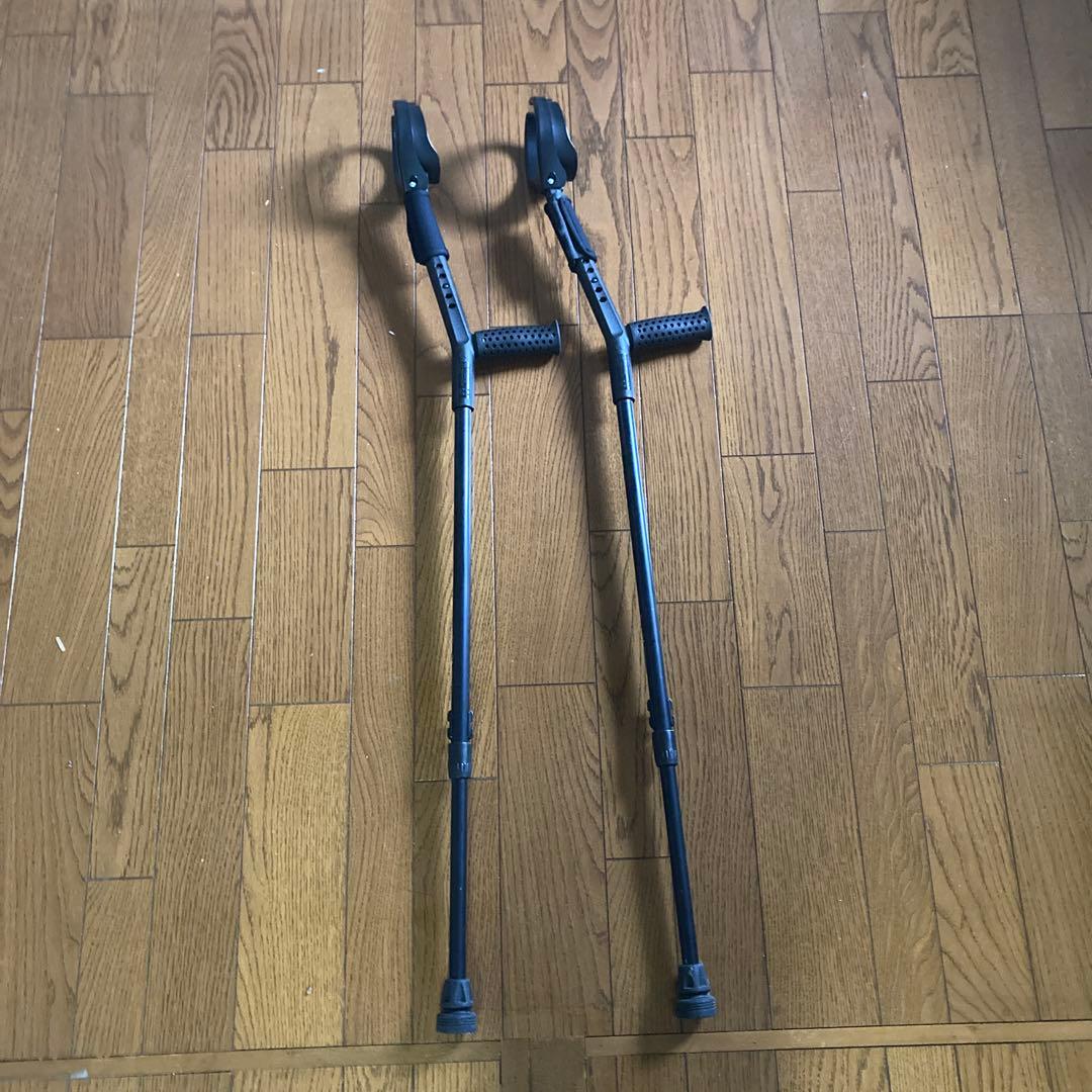 ブラック松葉杖