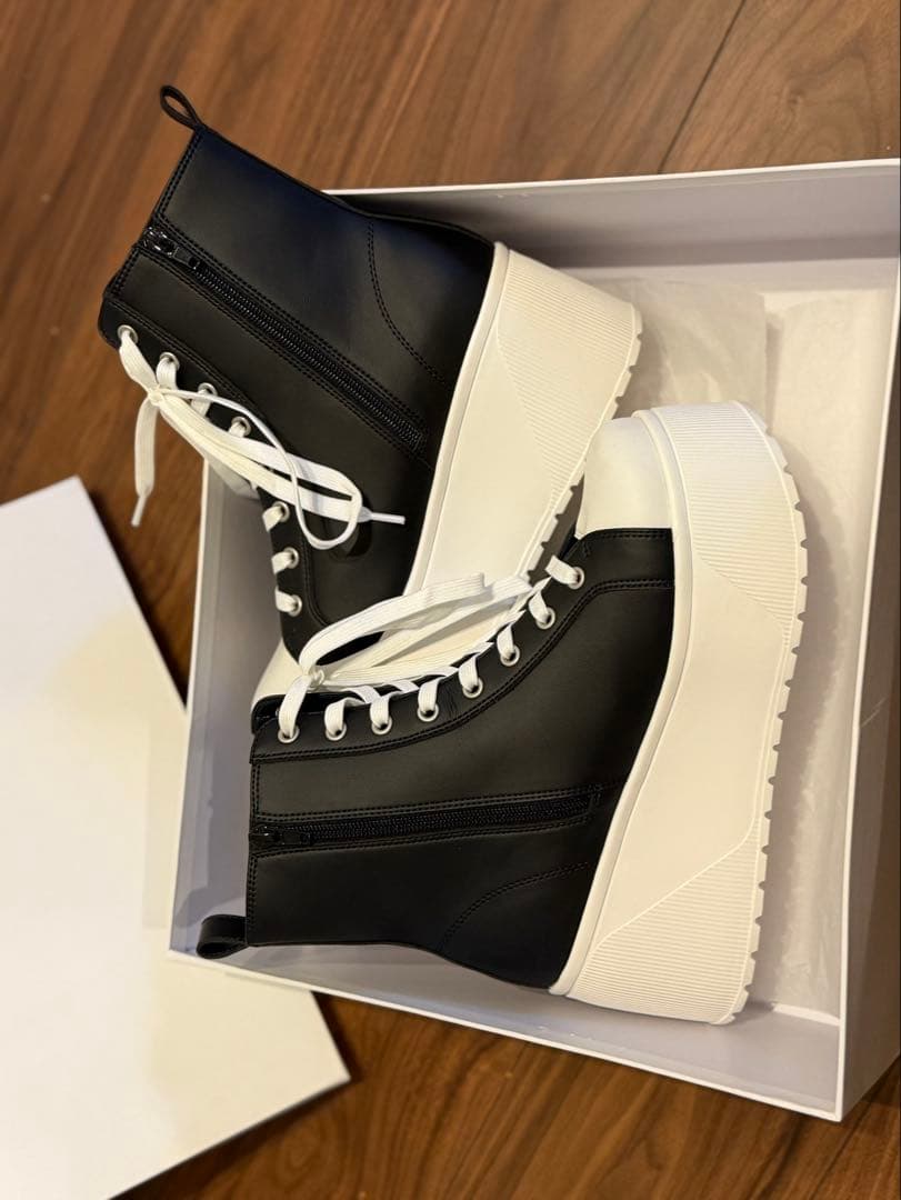 鈴木亜美さん　プラットフォームハイカットスニーカー　Lサイズ