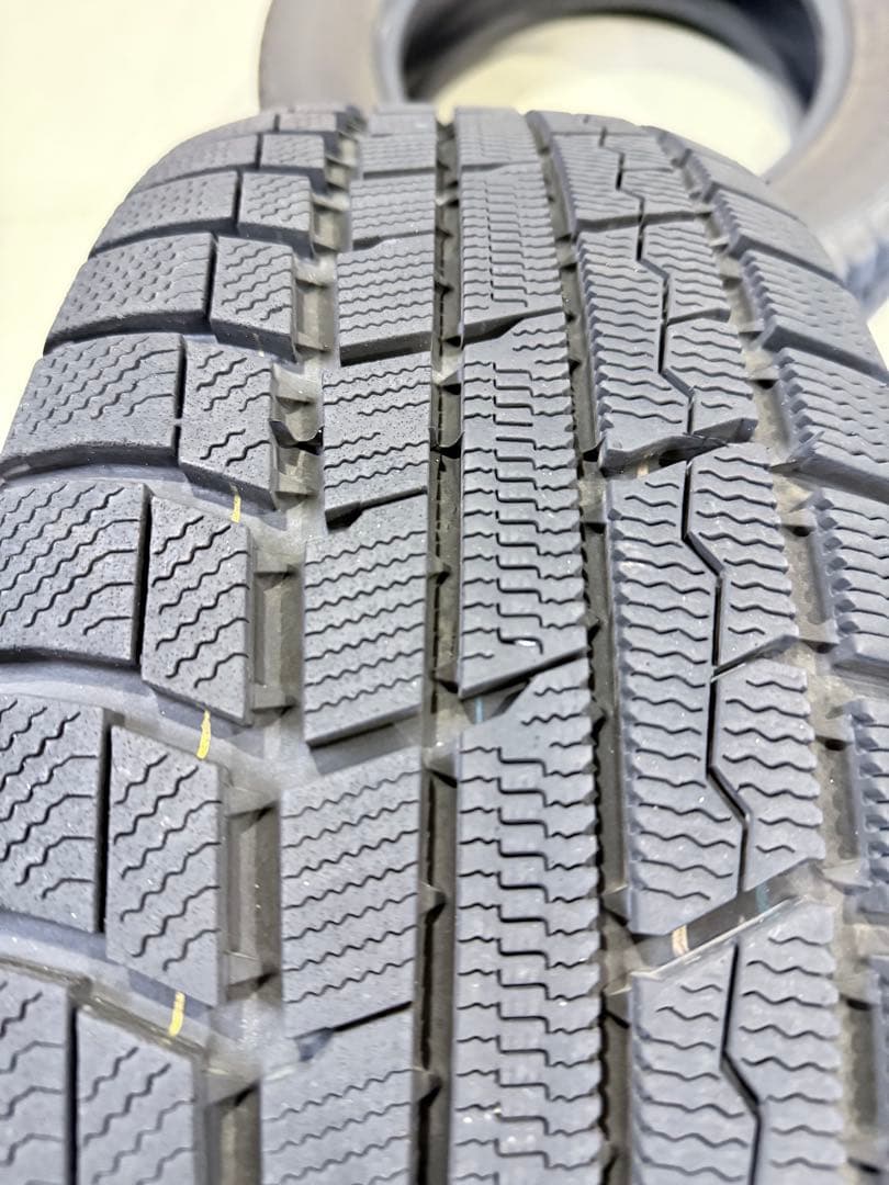 215/70R16 TOYOスタッドレスタイヤ （2024年製）