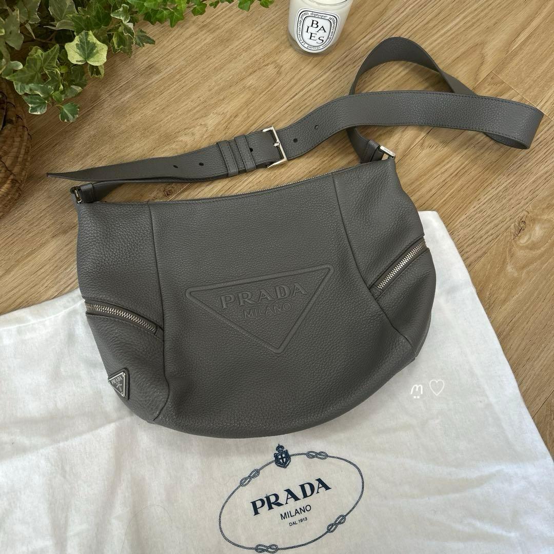 プラダ　ヴィッテロダイノレザーロゴショルダーバッグ　メッセンジャー　2VH165