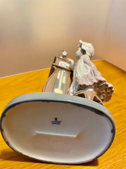 リヤドロ　猫と時計と少女