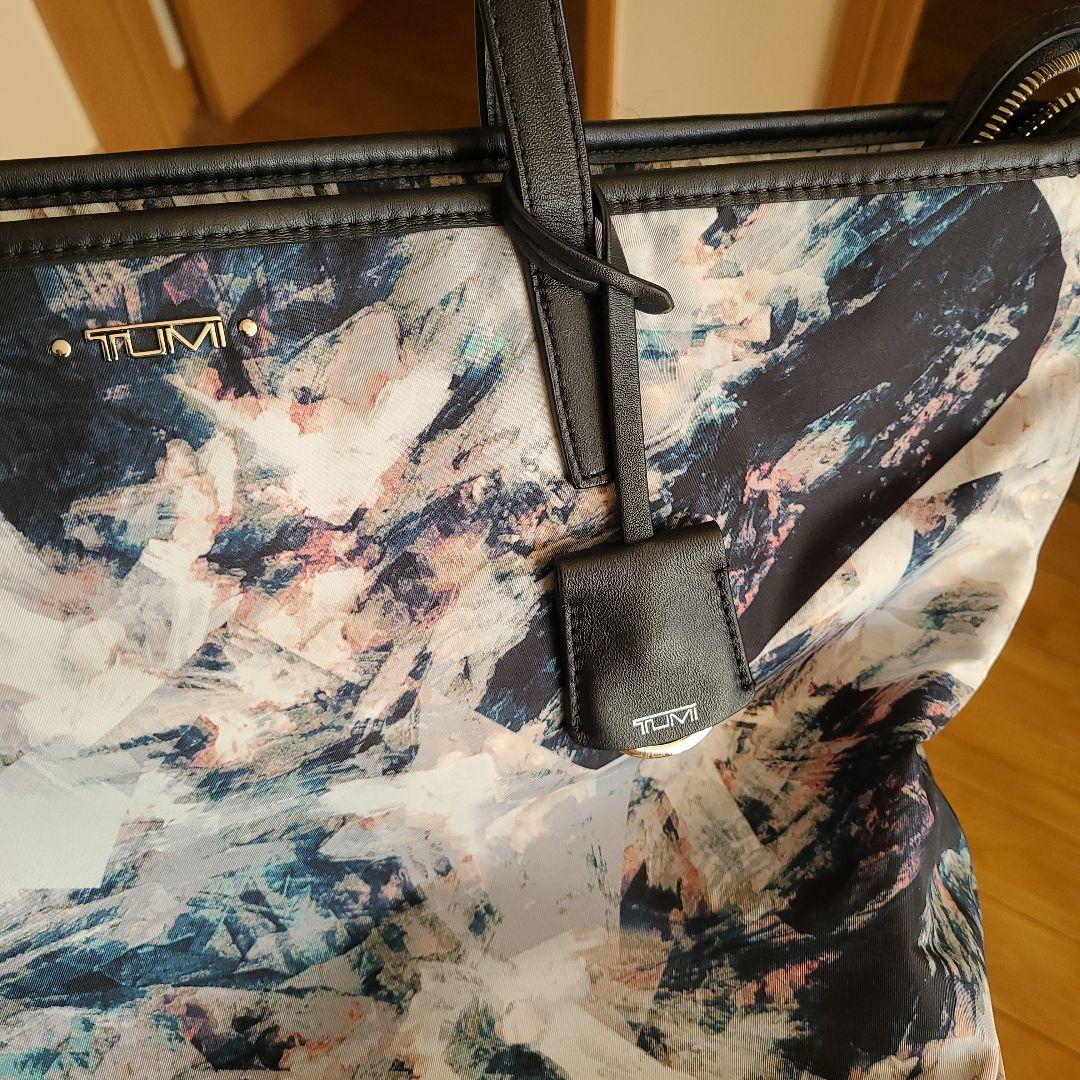 TUMI 抽象デザイン トートバッグ