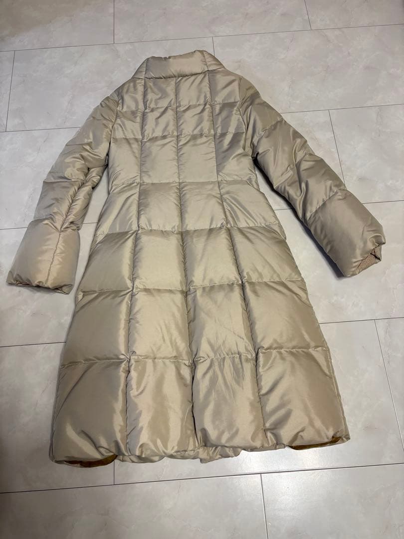 シビラ　刺繍柄付きダウンコート　美品