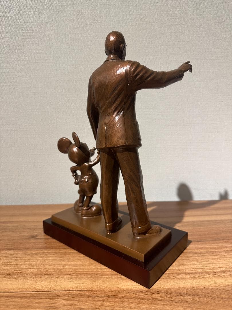【マルゴロ】東京ディズニーランド　ウォルト・ディズニー パートナーズ像