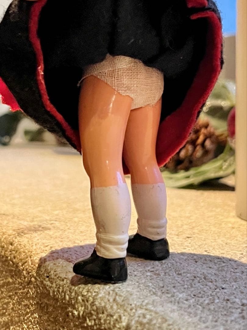 ◆フランス蚤の市｜ミニドールAヨーロッパ民族衣装、ドイツ金髪ブルーアイ少女