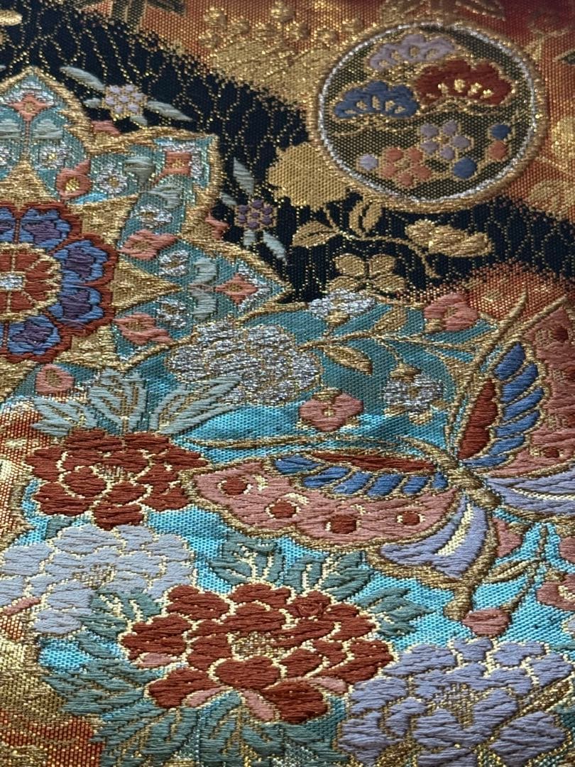 裄６９．５ｃｍ　豪華　４点セット　黒地に金駒刺繍 も豪華な振袖