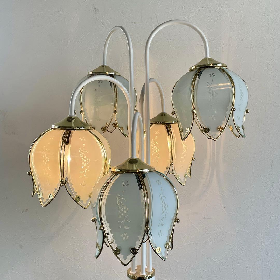 r197 クラシカルな雰囲気が素敵な花びら型シェードのフロアランプ