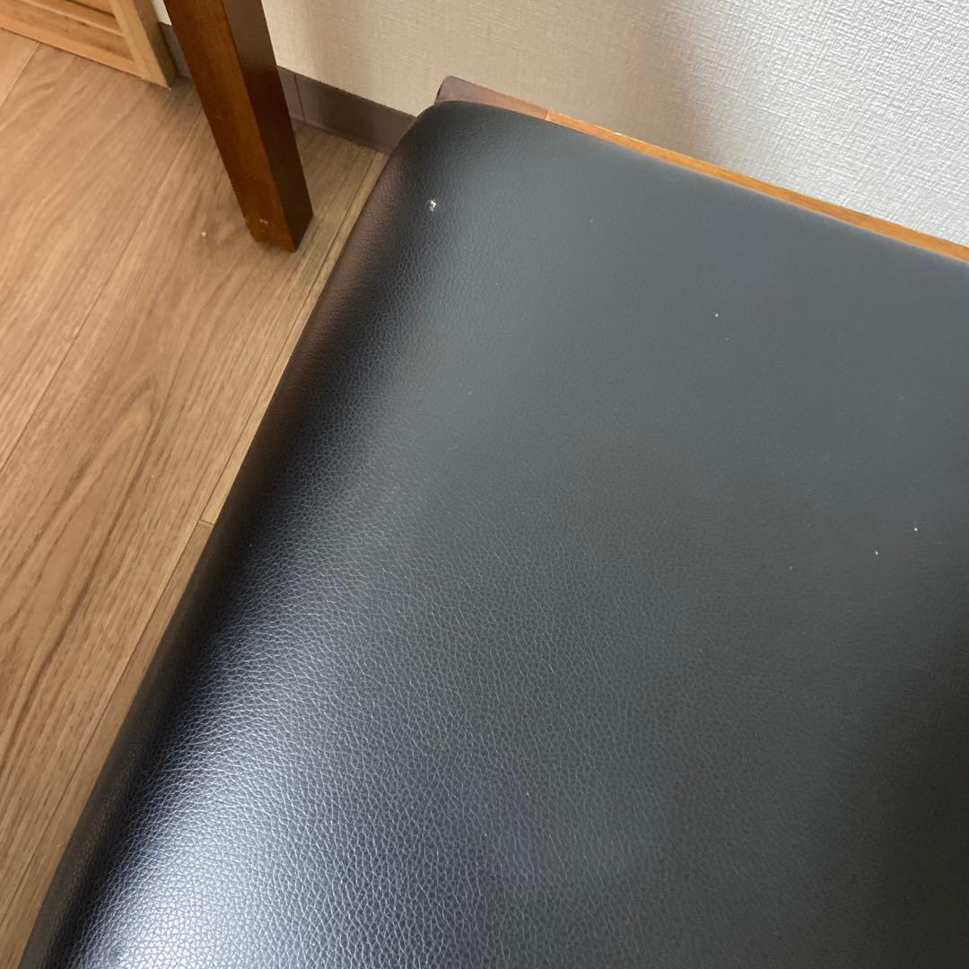 ブラウン木製ダイニングテーブル 4脚付き