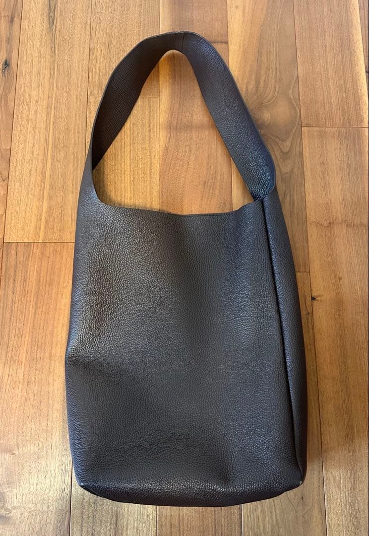 Aeta ショルダーバッグ　ブラウン　シボ革