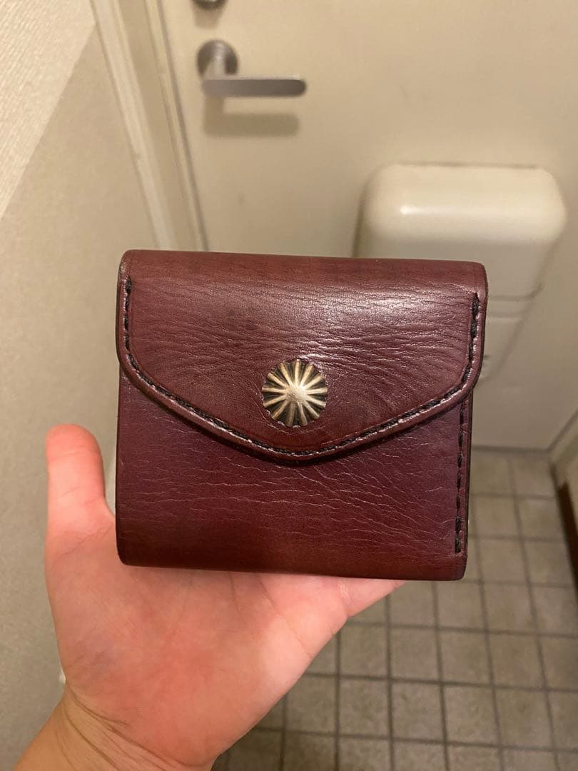 値下げ⚠バーガンディ レザー 三つ折りAleather Factory