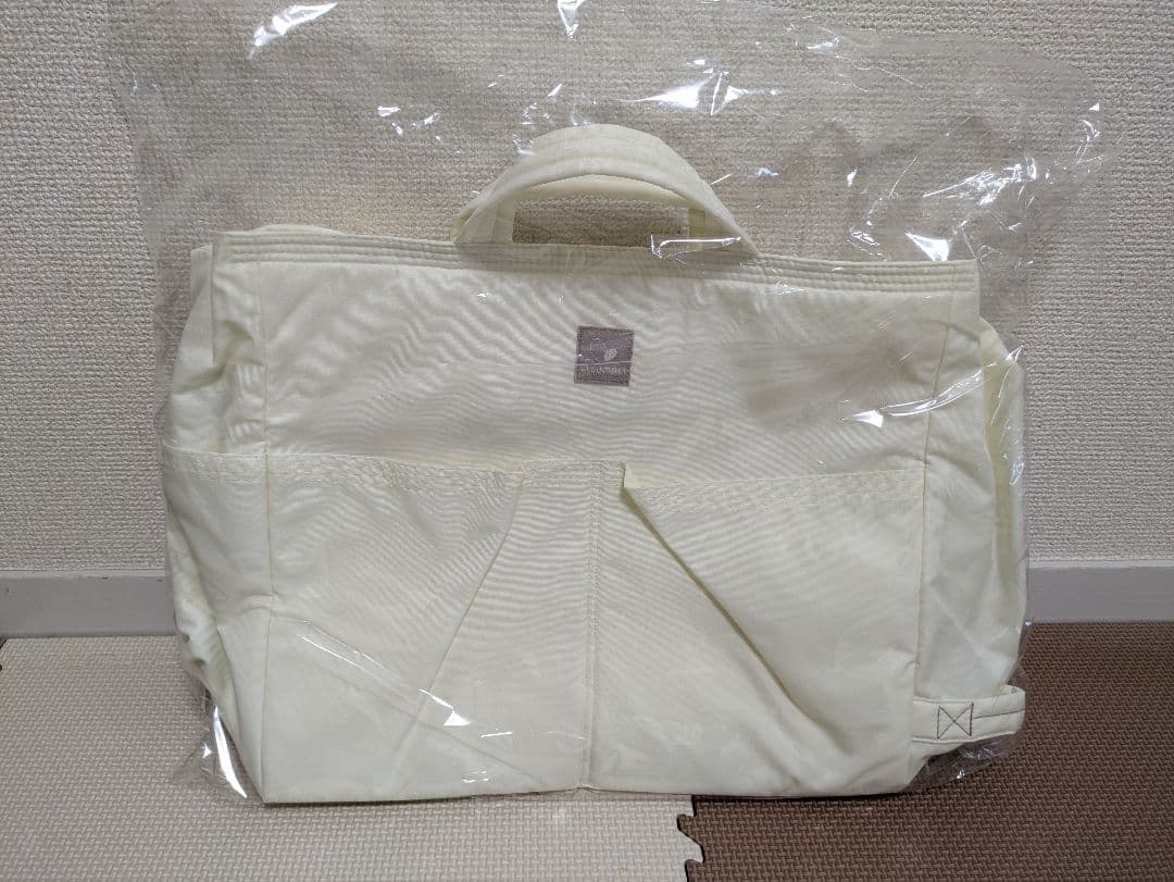 Lisumom マザーズバッグ　2 way バニラ色