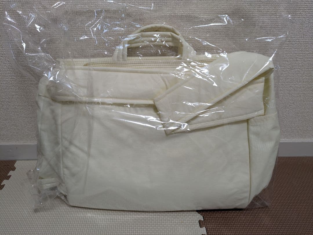 Lisumom マザーズバッグ　2 way バニラ色