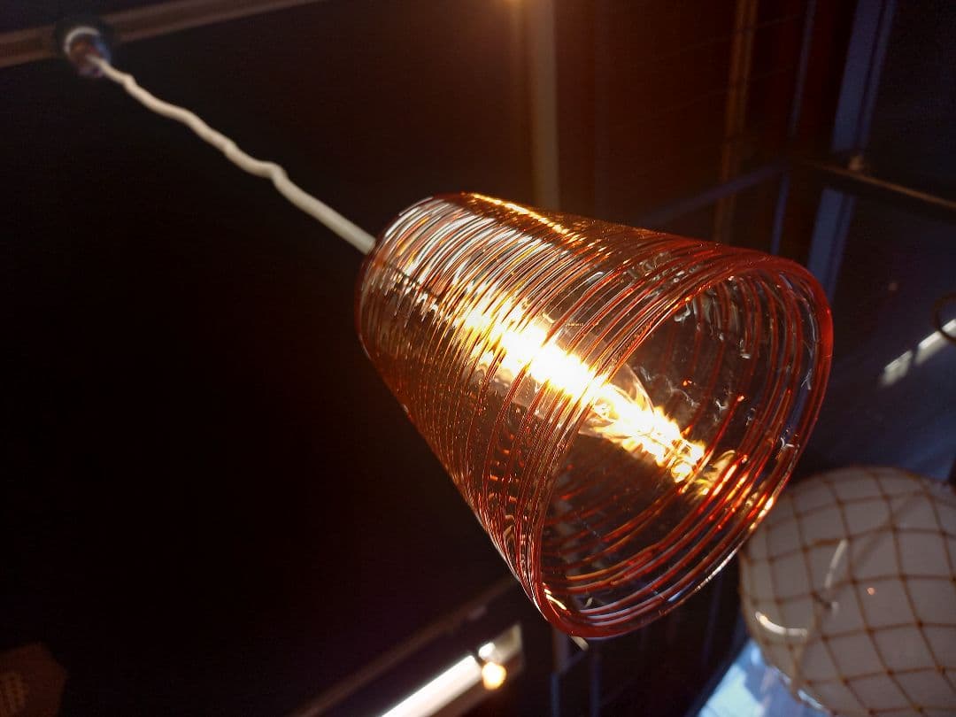 1980's　スペースエイジ　ヴィンテージ　螺旋模様　被せ硝子　吊り下げ　ランプ