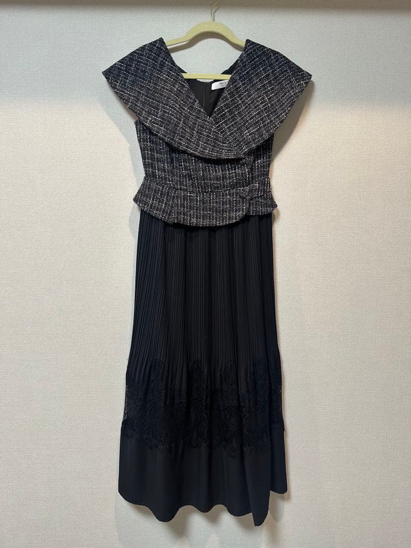 ワンピース Herlipto Siena Big Collar Pleated Dress