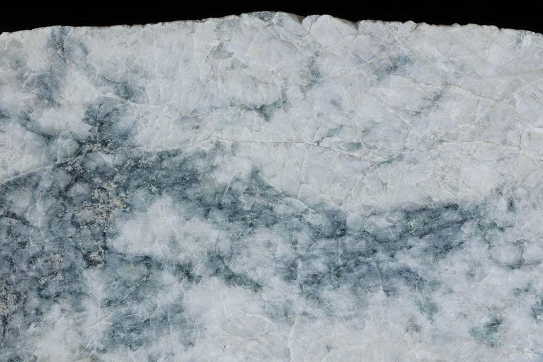 国産天然石 糸魚川産 コン入り青翡翠 原石 鑑賞石 水石 特大7.8kg 美石