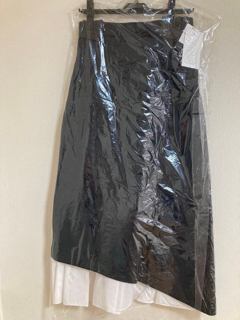 新品タグ付き　Hide and seek skirt 1 デレス deres 黒