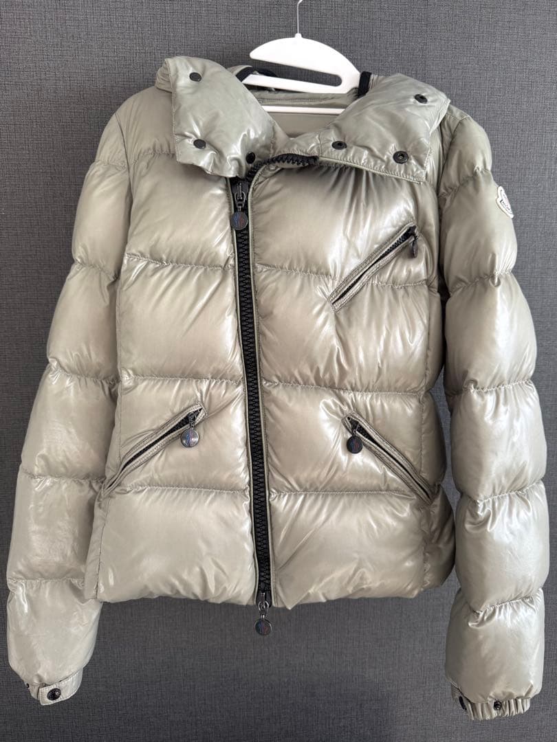 なな モンクレール フード付きカーキ　ダウンジャケット　0サイズ