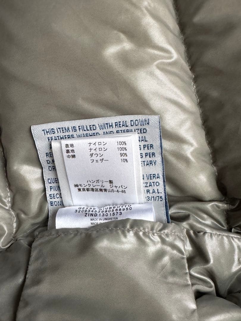 なな モンクレール フード付きカーキ　ダウンジャケット　0サイズ