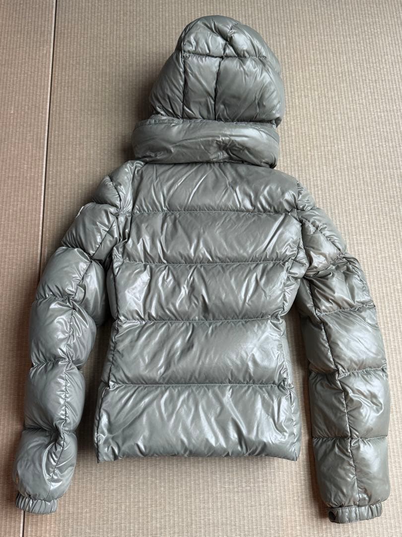 なな モンクレール フード付きカーキ　ダウンジャケット　0サイズ