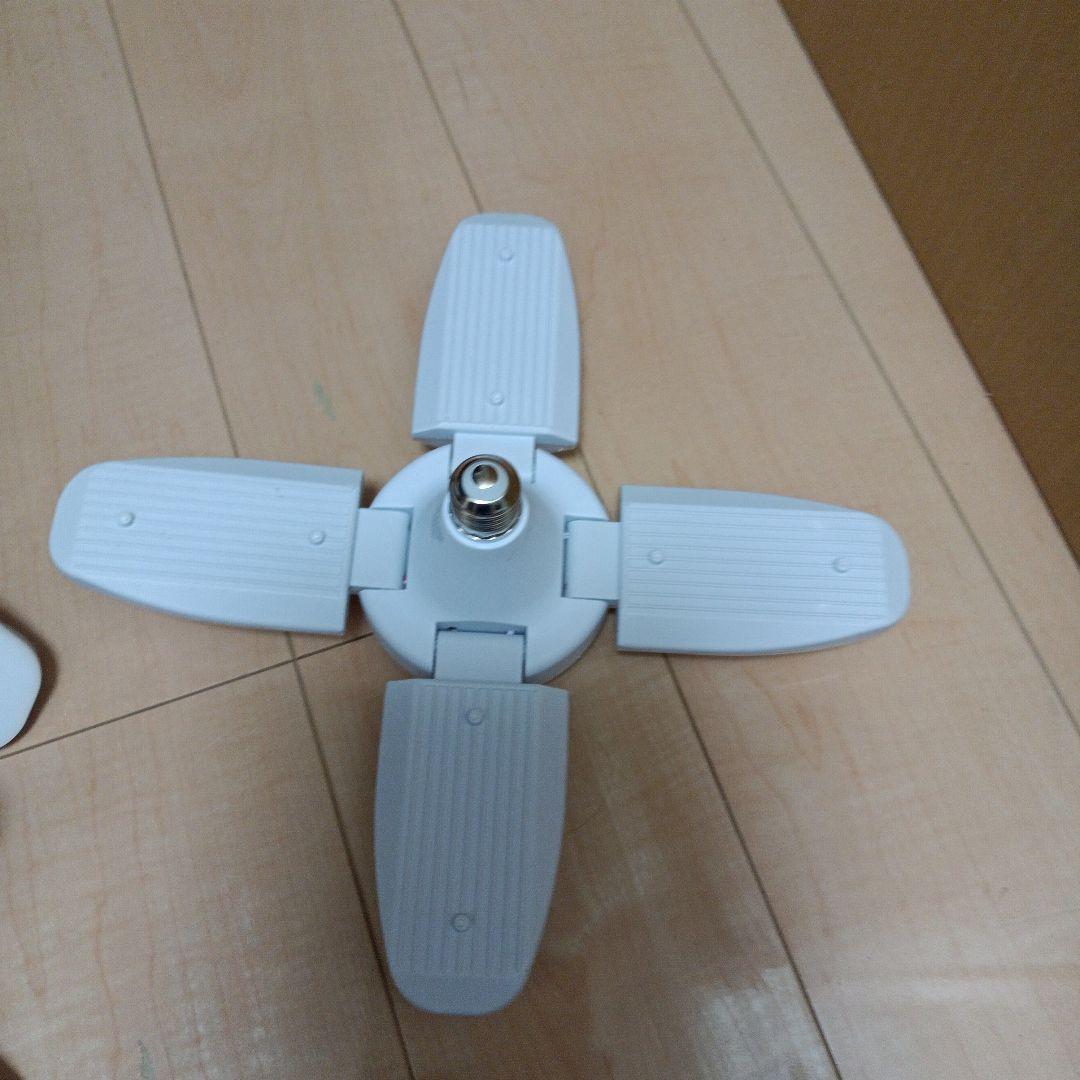 倉庫、ガレージ、作業灯LED蛍光灯 4枚羽根 ホワイト