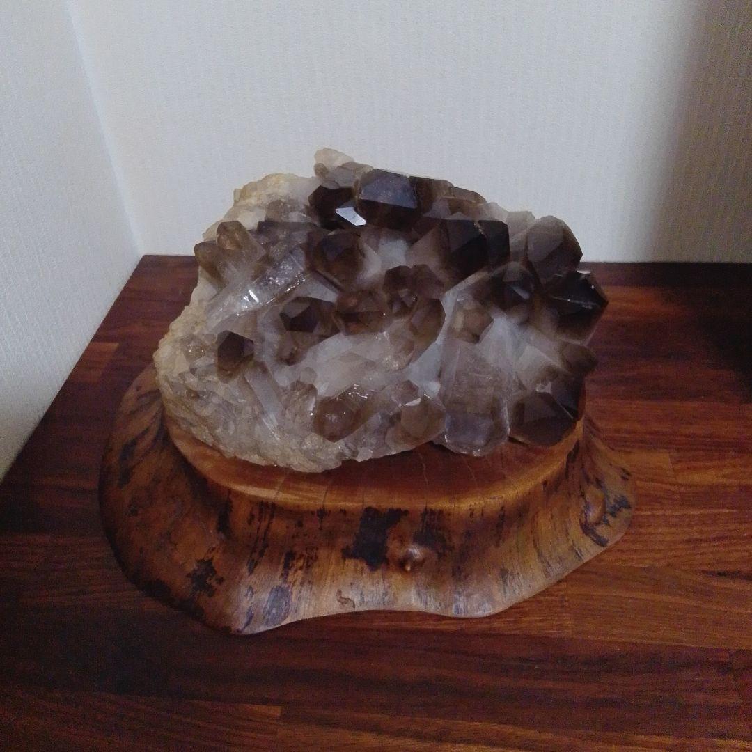 黒水晶 巨大クラスター 6.4kg（台座付き）