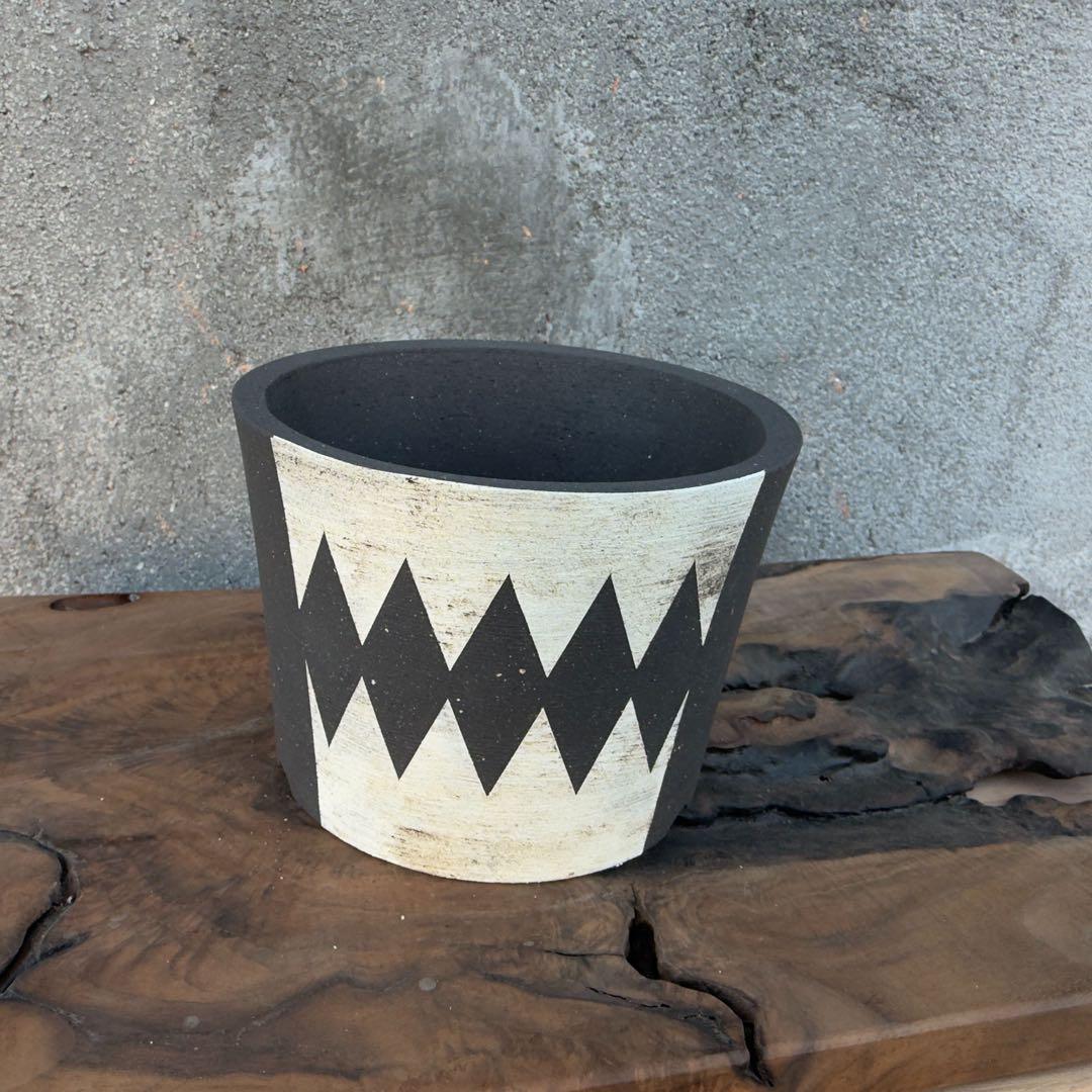 手作植木鉢 幾何学模様の黒い植木鉢（ 塊根植物 グラキリス パキプス アガベ)