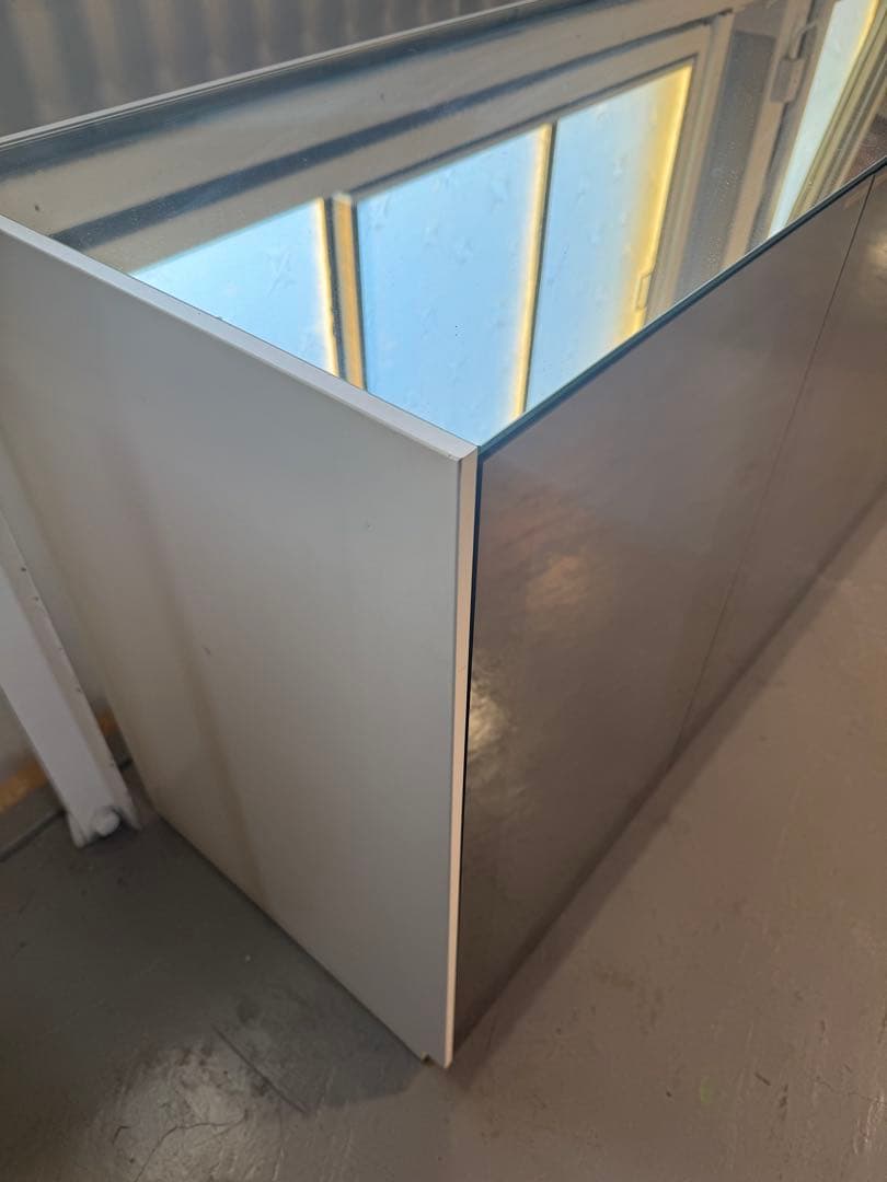 ハーフミラーキャビネットLiving houses