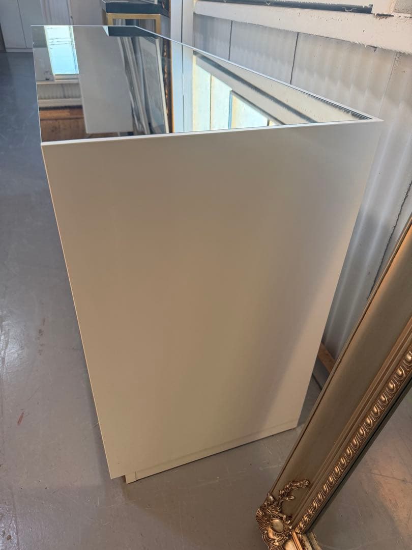 ハーフミラーキャビネットLiving houses