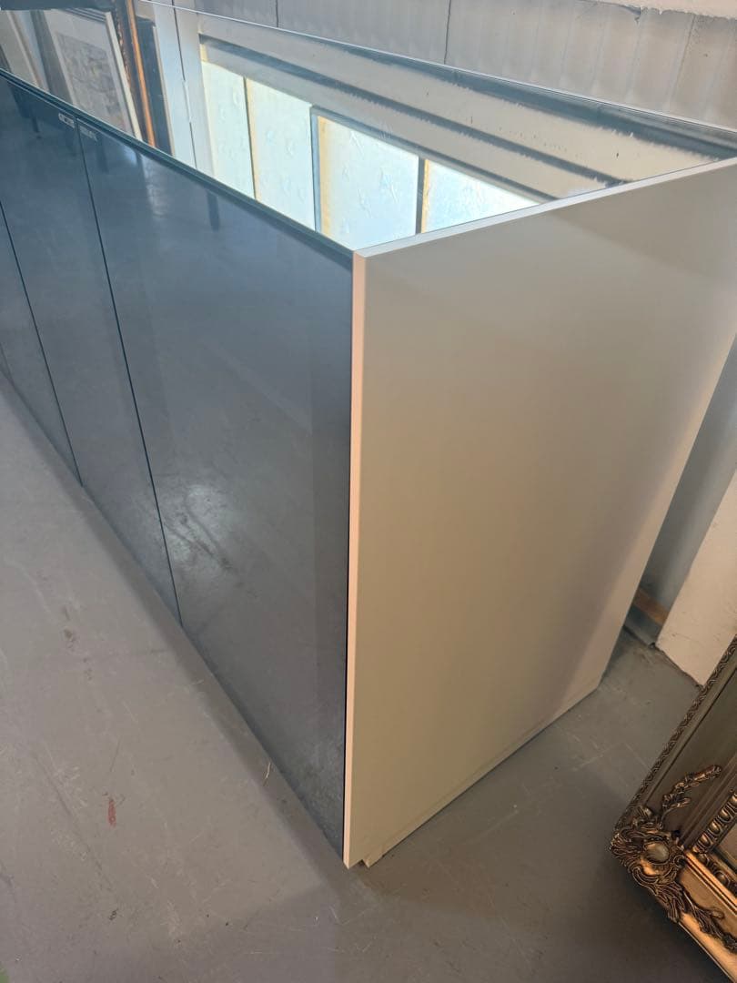 ハーフミラーキャビネットLiving houses