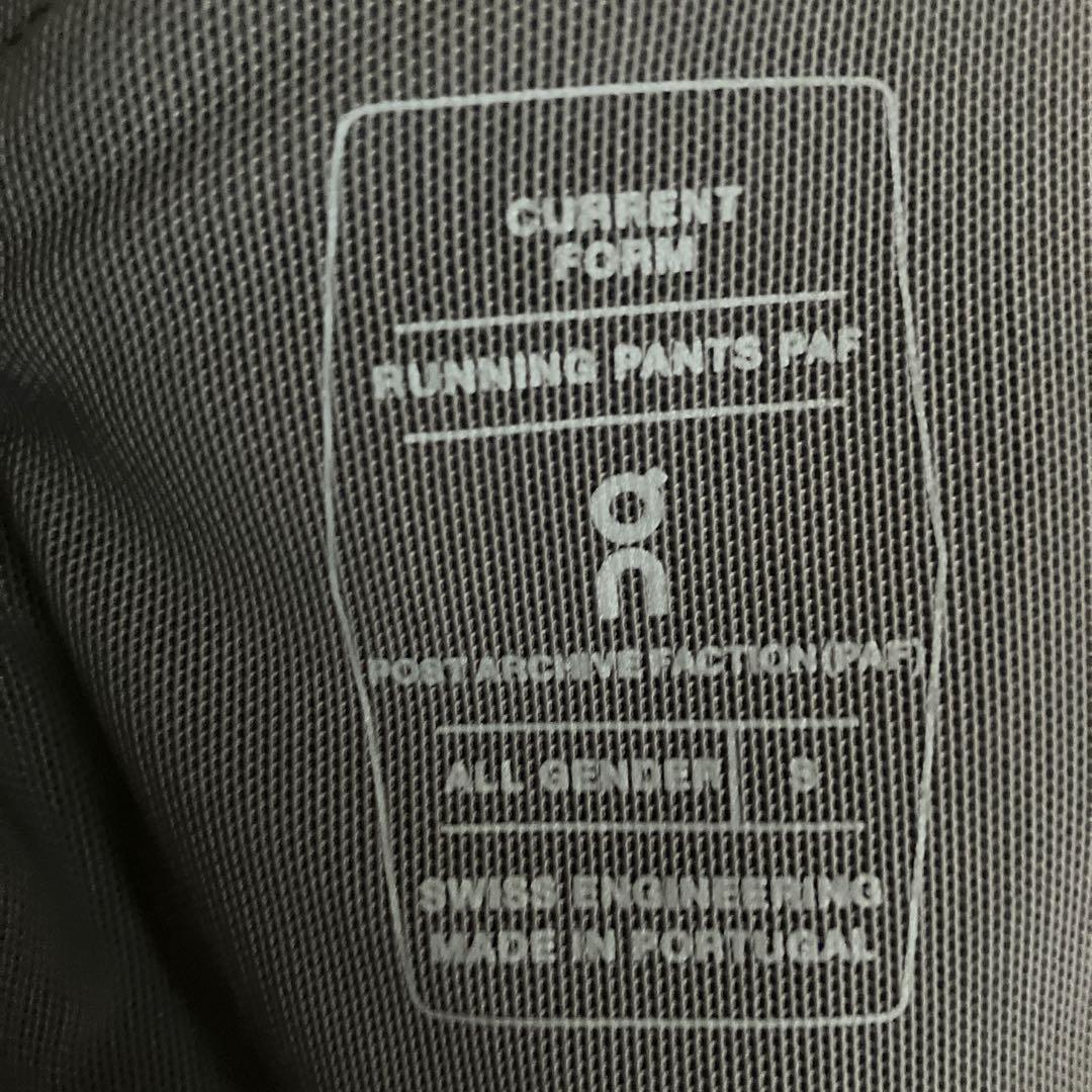 on x PAF トラックパンツ