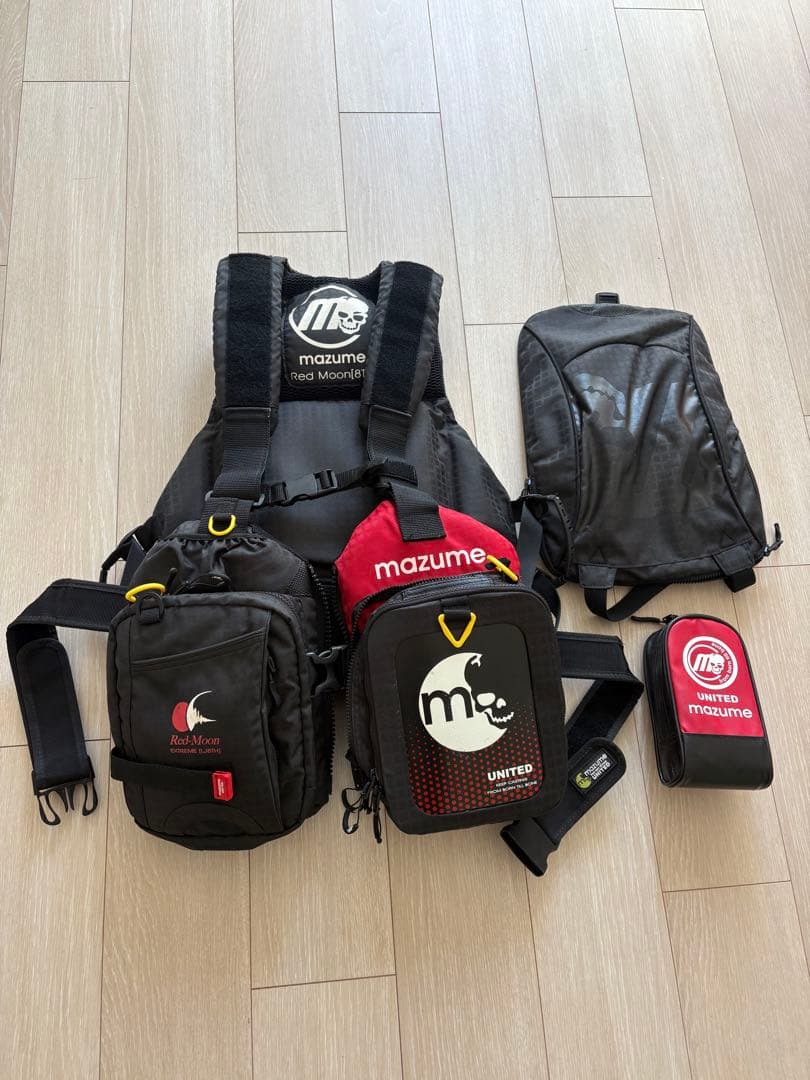 mazume フィッシングベスト ブラック/レッド
