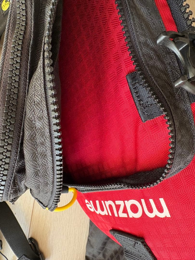 mazume フィッシングベスト ブラック/レッド