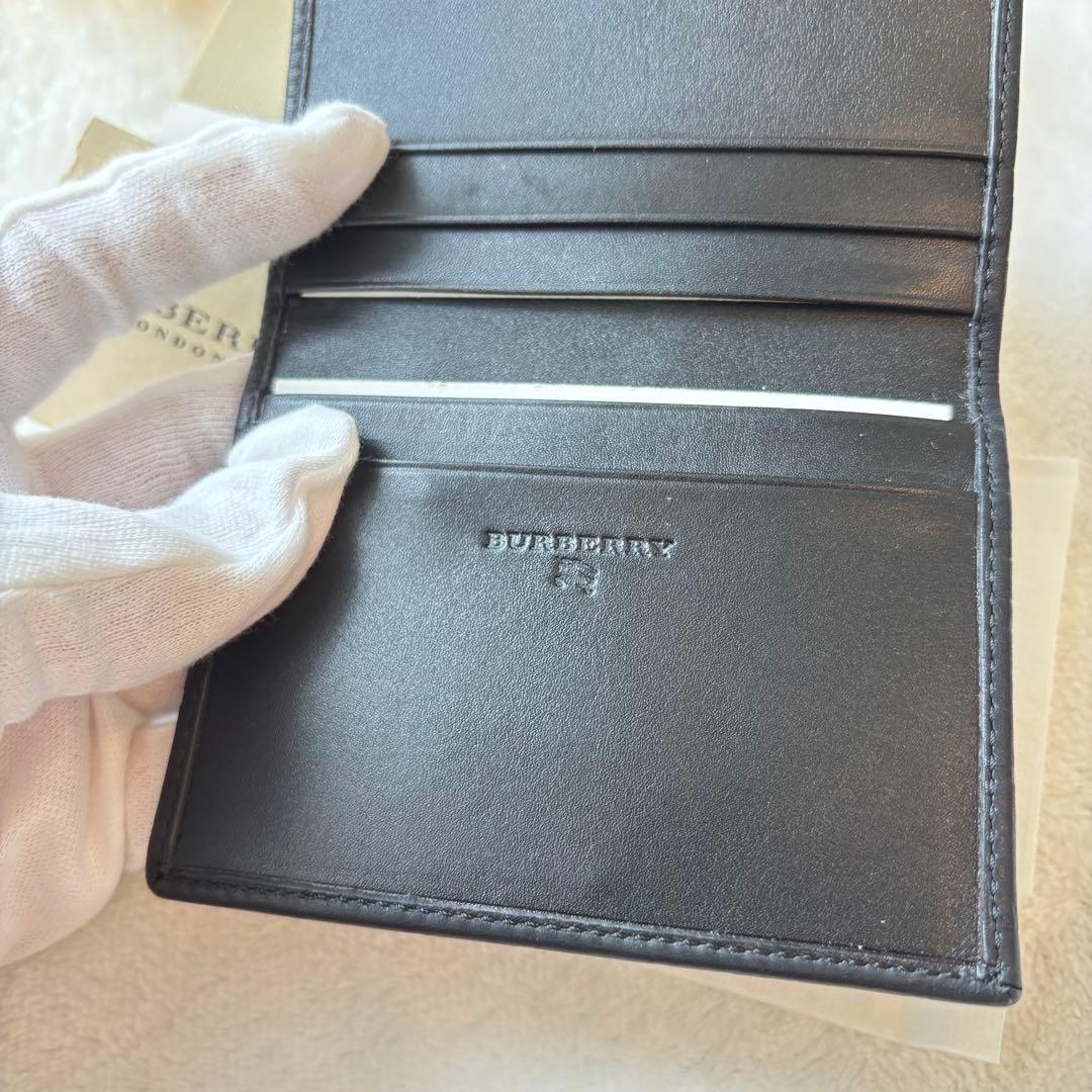 Burberry バーバリー　ブラック　パスポート　エンボスチェック　名刺入れ