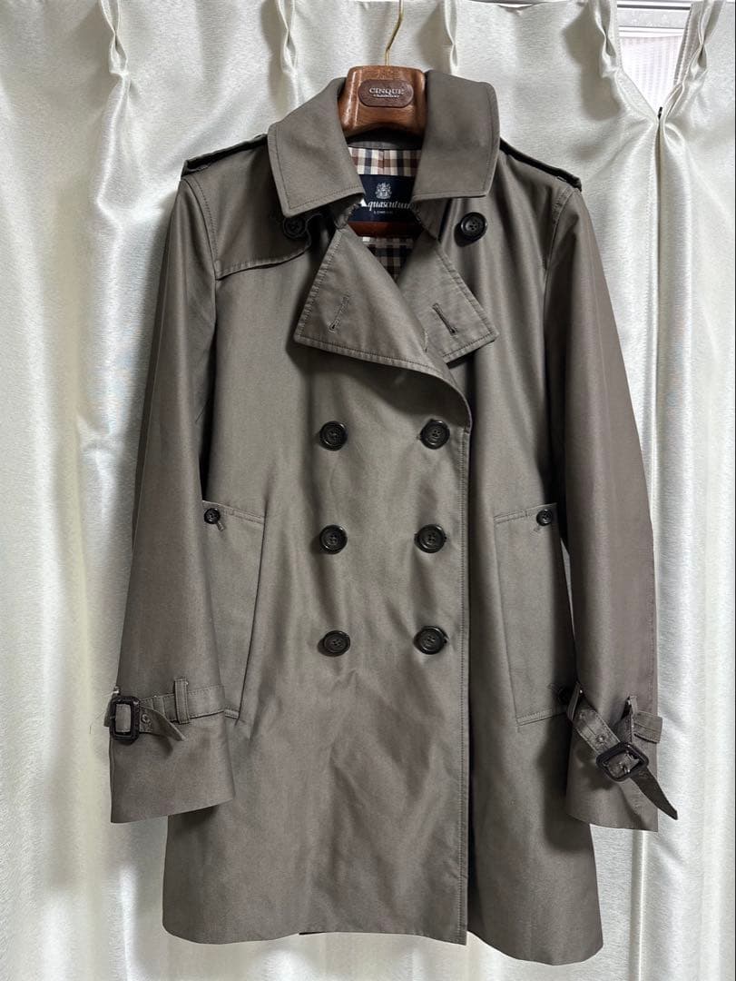 アクアスキュータム　ダブルブレスト トレンチコート　カーキ　ロンドン