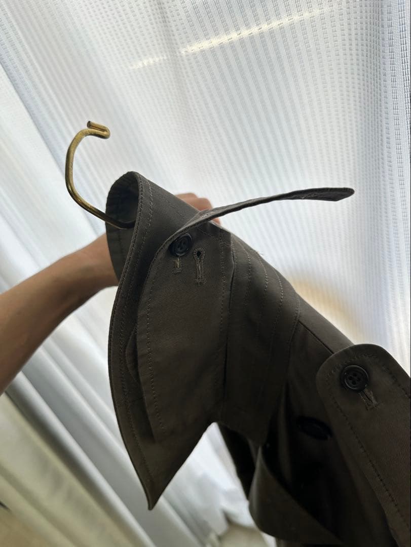 アクアスキュータム　ダブルブレスト トレンチコート　カーキ　ロンドン