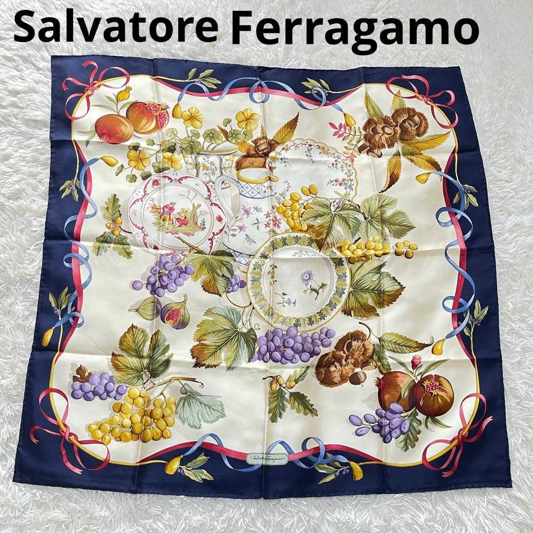 【美品】サルヴァトーレフェラガモ　スカーフ　シルク100% ブドウ　栗